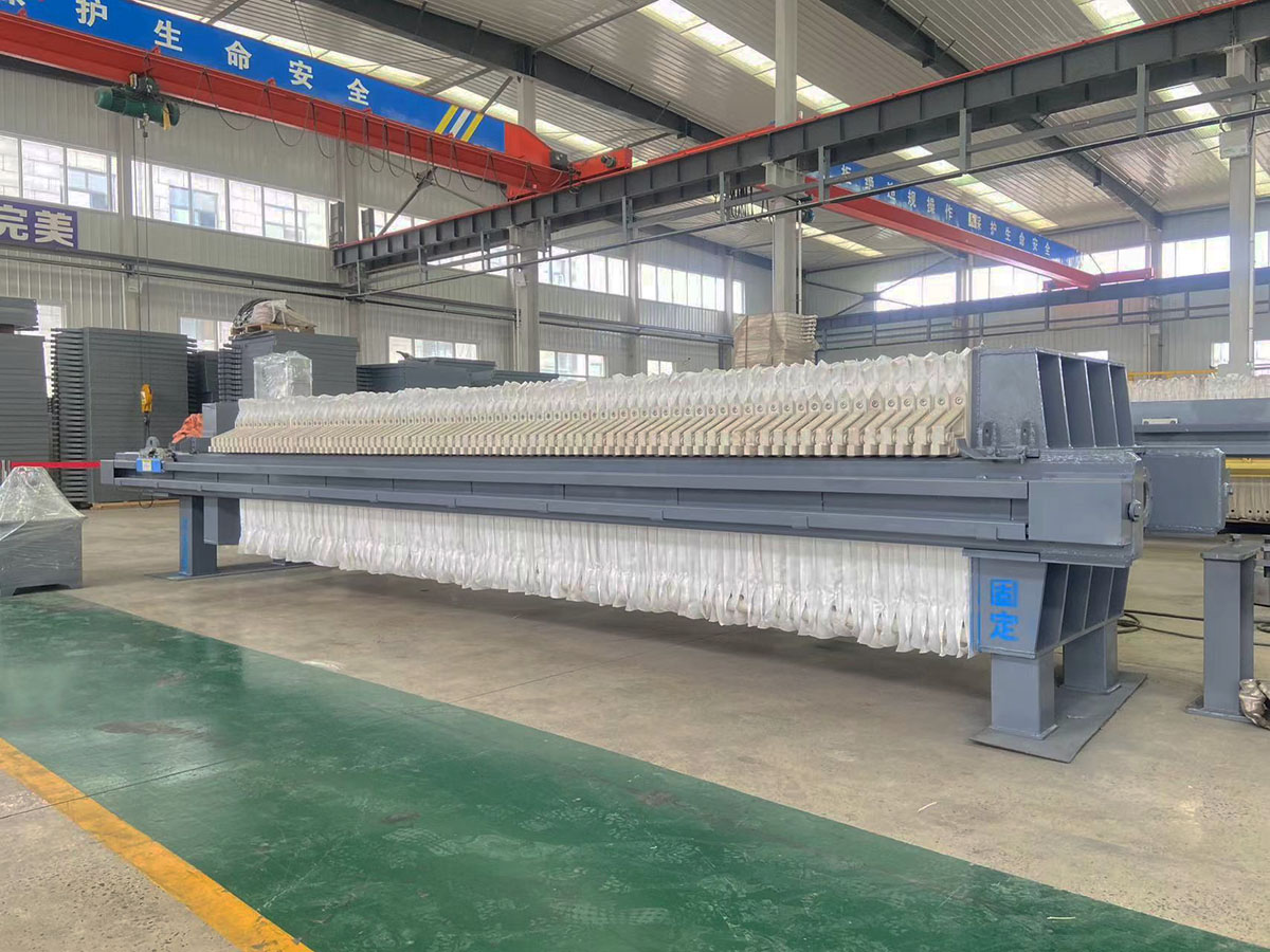 150平方程控自動(dòng)拉板廂式壓濾機